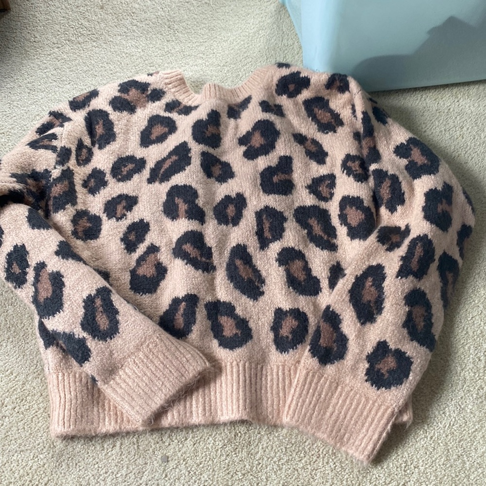 NWOT vspink sweater